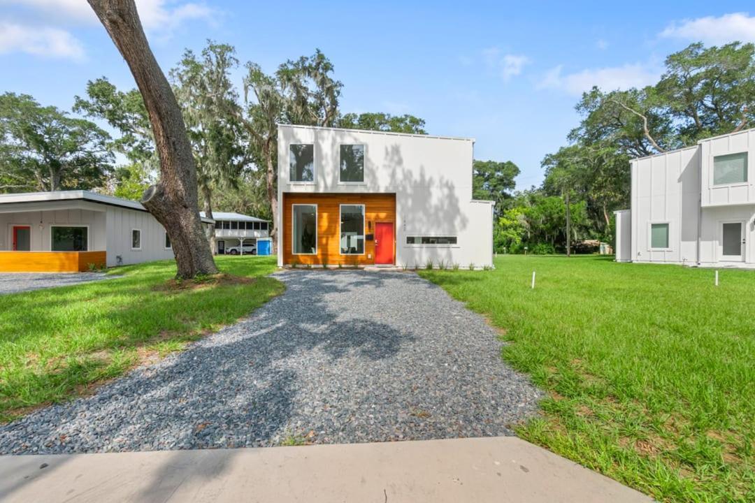 Contemporary Charm Mins To Dntn And Holiday home