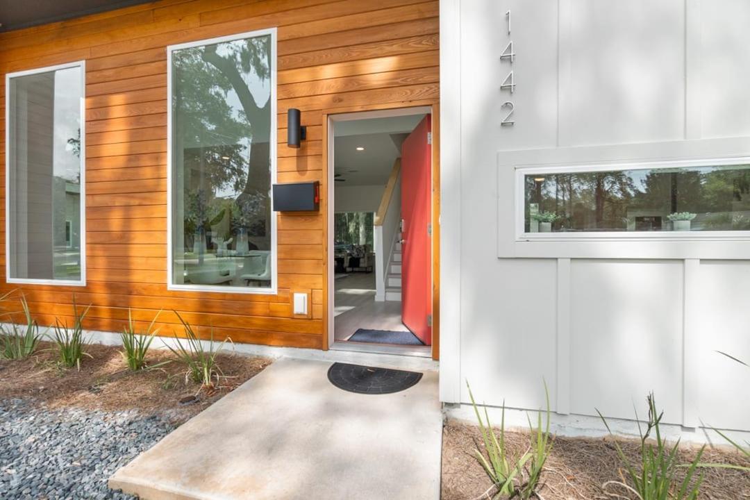 Contemporary Charm Mins To Dntn And Holiday home *