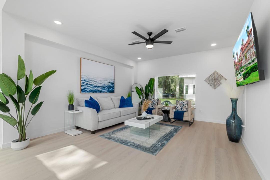 Contemporary Charm Mins To Dntn And Holiday home