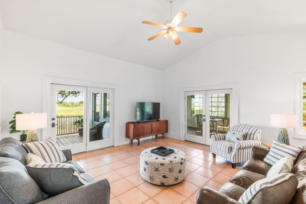 Back Bay Hideaway Holiday home *