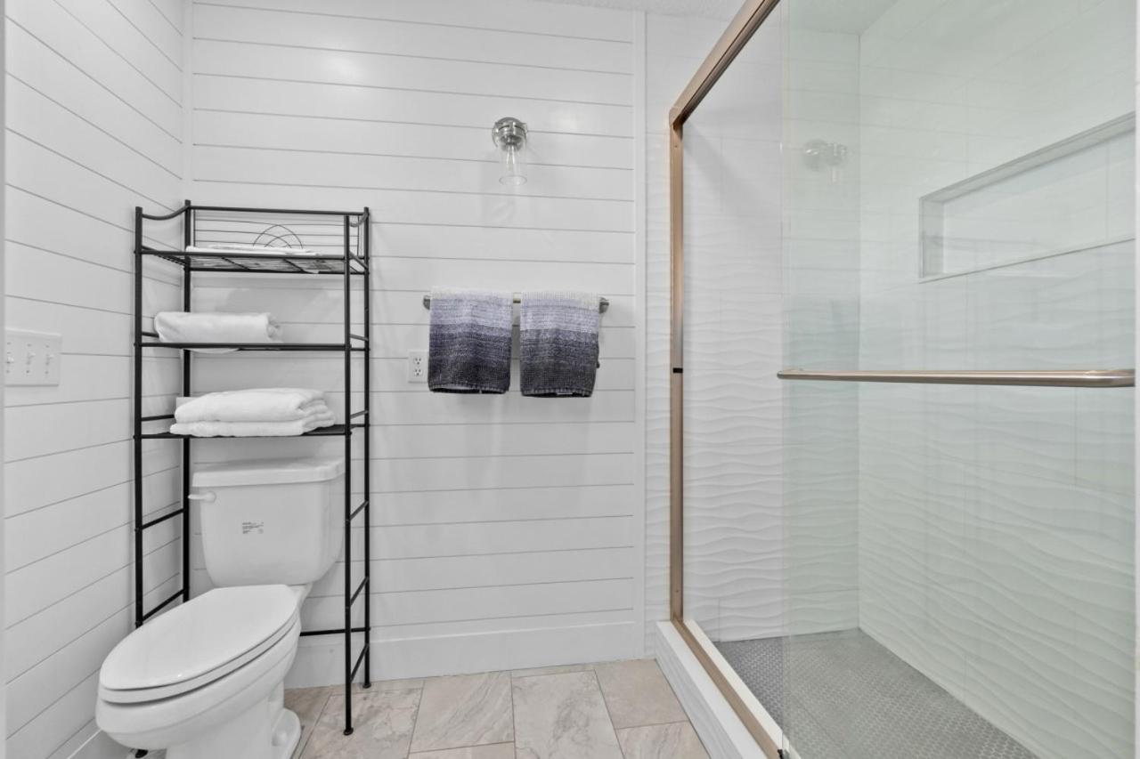 Pet Friendly In With Wrap-around Porches And Close Proximity To Holiday home