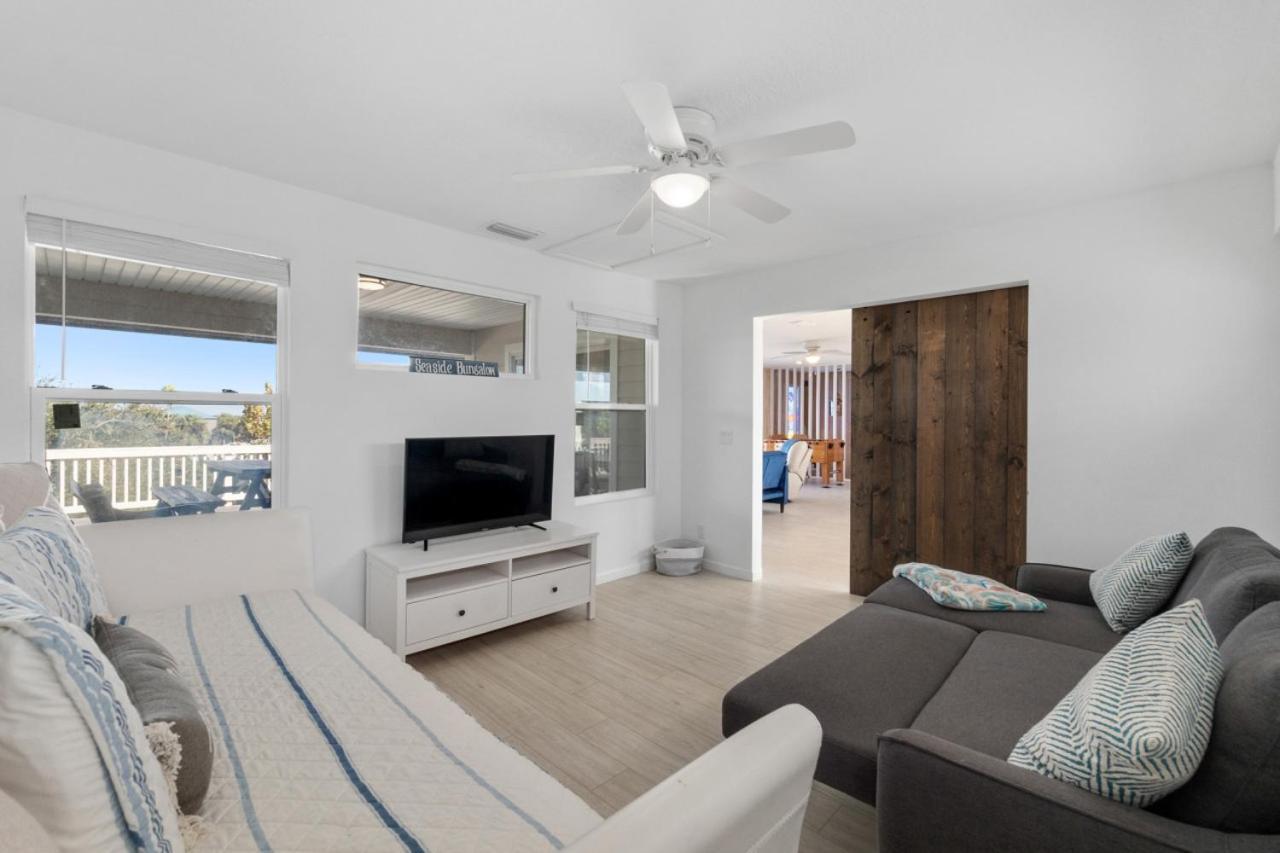 Pet Friendly In With Wrap-around Porches And Close Proximity To Holiday home