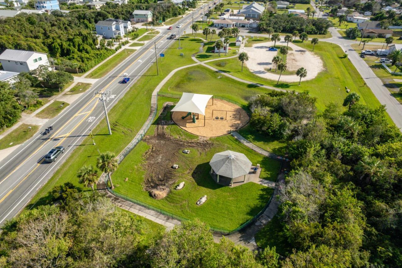 Pet Friendly In With Wrap-around Porches And Close Proximity To Holiday home