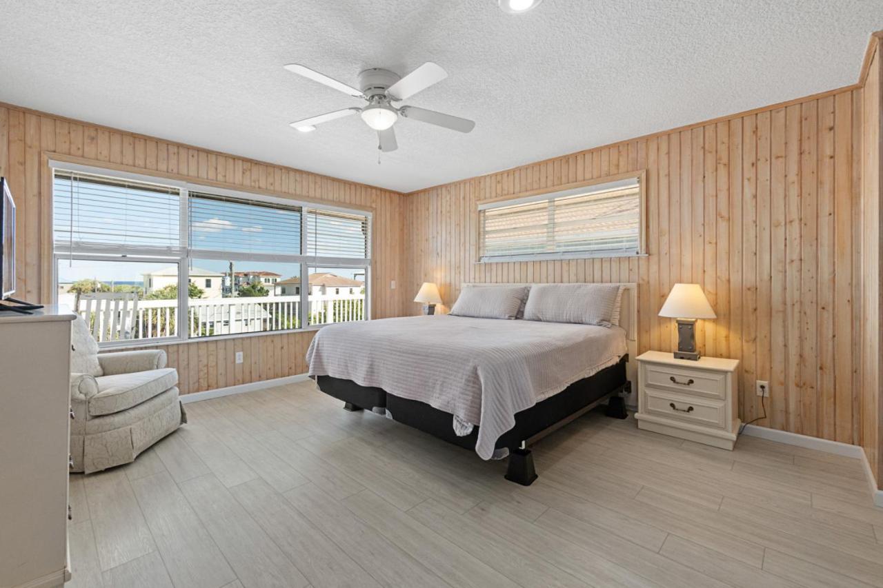 Pet Friendly In With Wrap-around Porches And Close Proximity To Holiday home