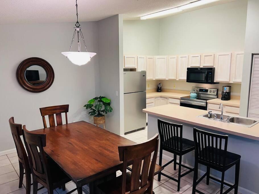 Apartment Private Retreat Under Oak Canopy