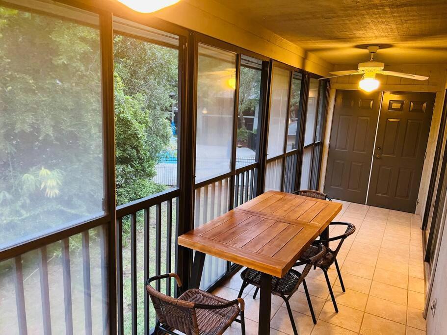 Private Retreat Under Oak Canopy *