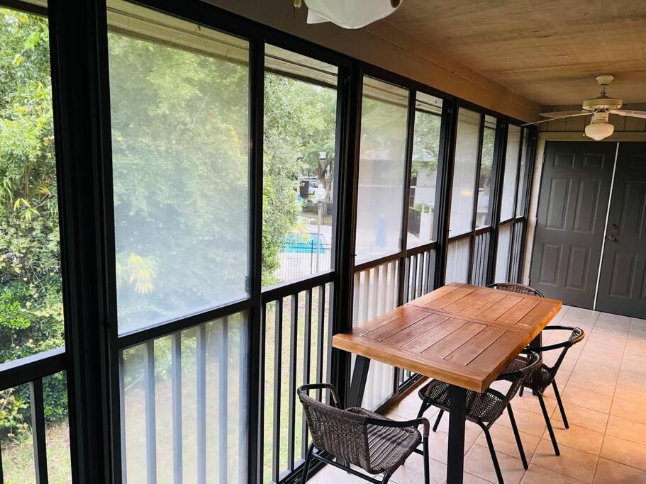 Apartment Private Retreat Under Oak Canopy