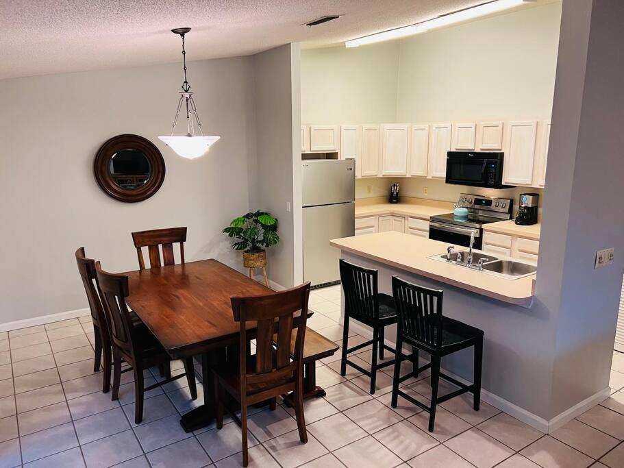 Private Retreat Under Oak Canopy Apartment
