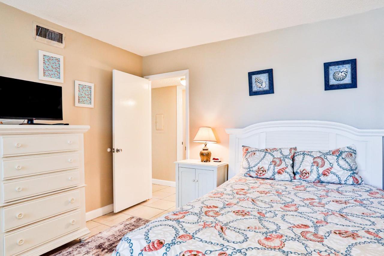Crescent Sandpiper 103 Steps From The
