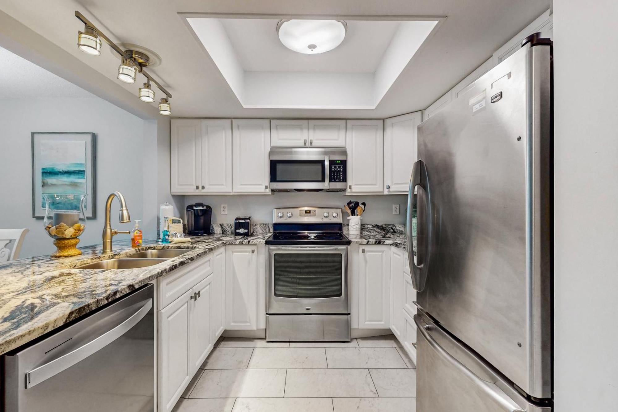 Seawinds Oceanfront Apartment *