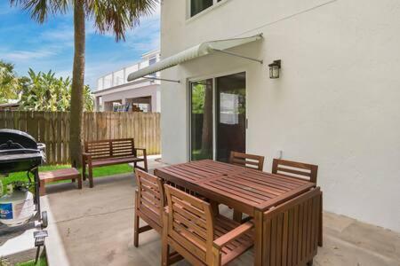 Casa Comares, Overlooks Lighthouse, Near Dt + Bch! *