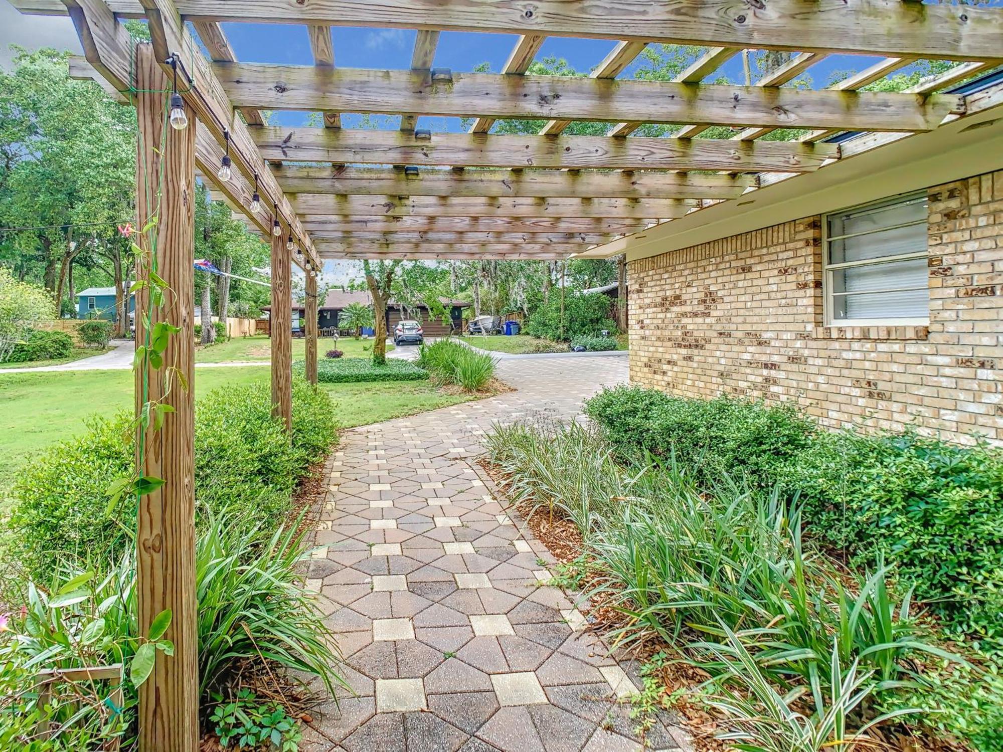 Take A Stroll By The Park - Pet And Family Friendly Holiday home St. Augustine