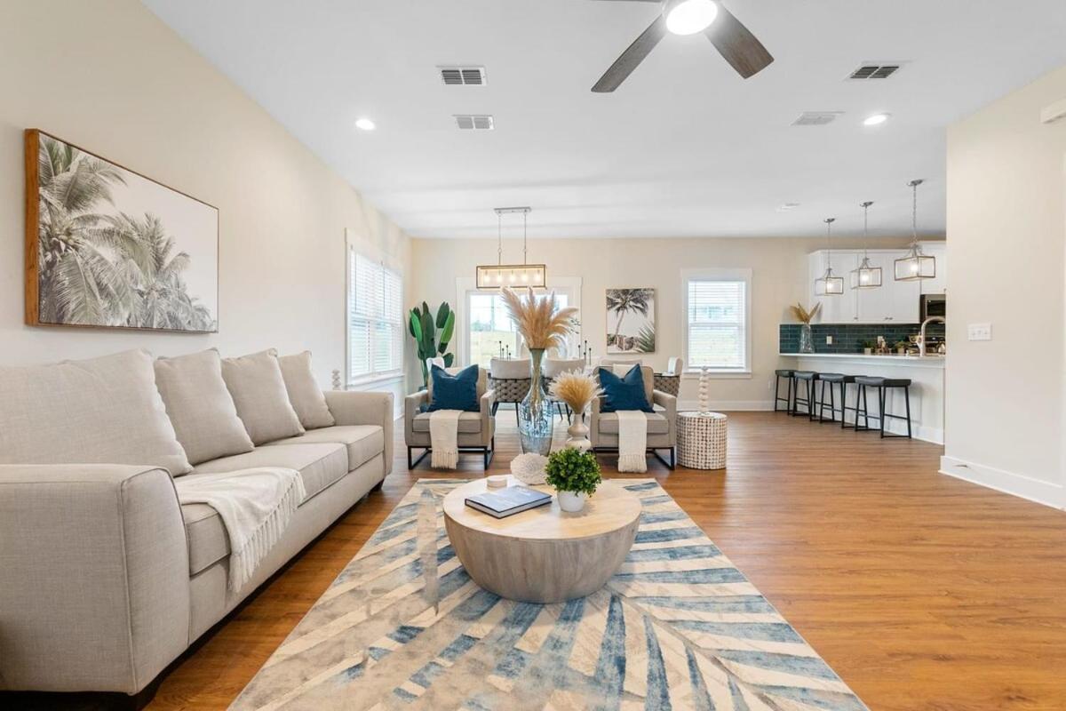Ocean Breeze- Chic Steps To Family Friendly Holiday home *