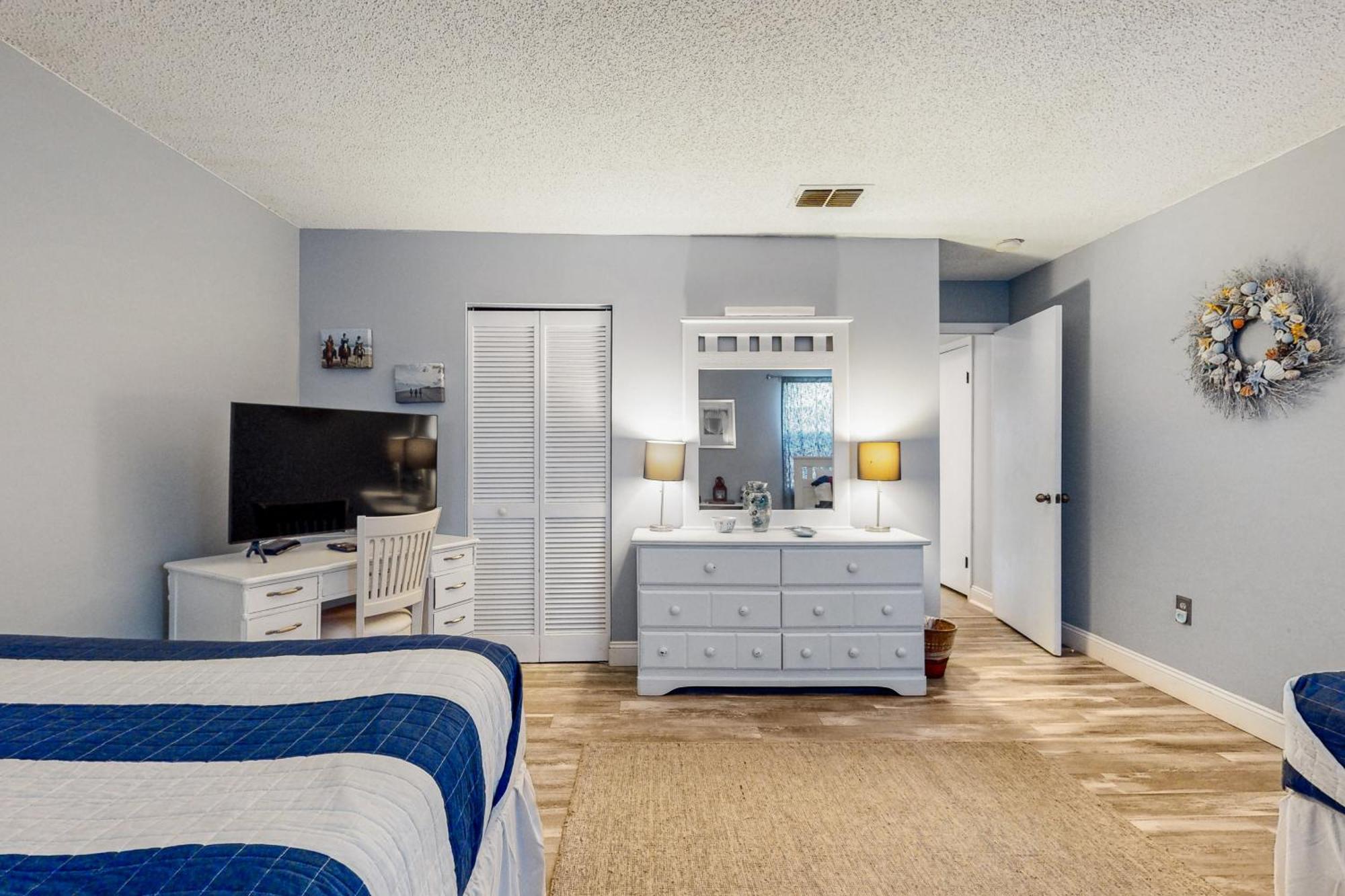 Seawinds Oceanfront Apartment *