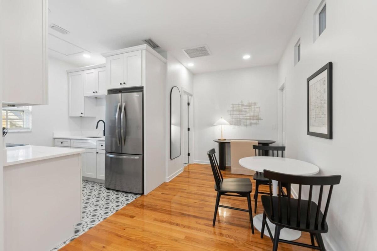 Uptown Loft - Bright - Modern - Walkable *