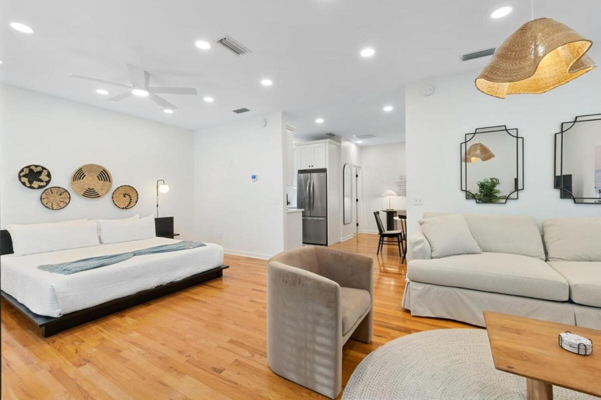 Uptown Loft - Bright - Modern - Walkable Apartment