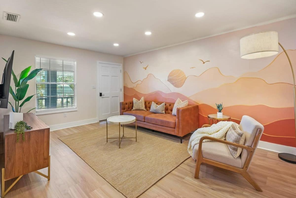 Fido Friendly Sun And Fun Walk To Dt Free Parking Holiday home