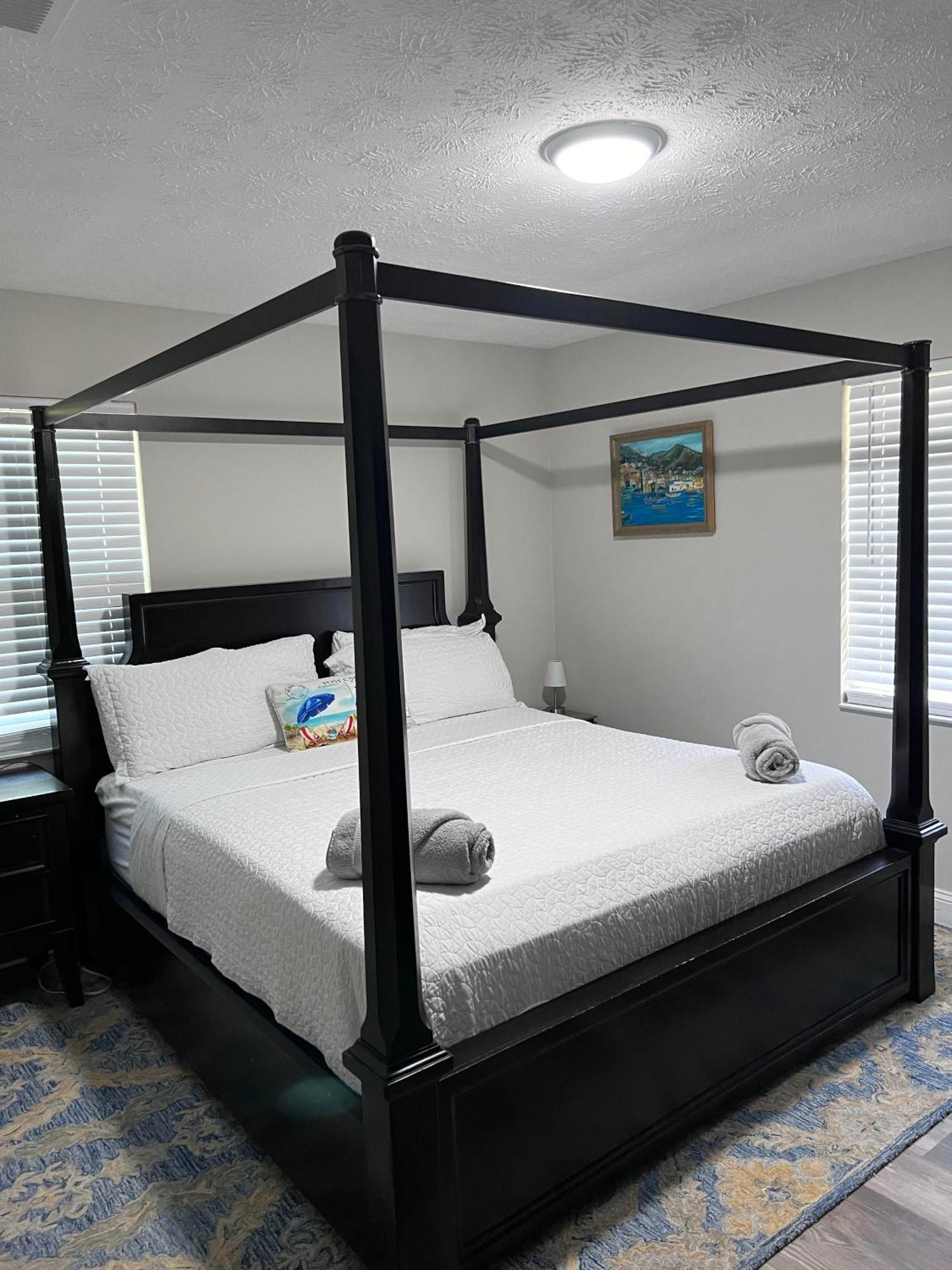 Holiday home Take A Stroll By The Park - Pet And Family Friendly *