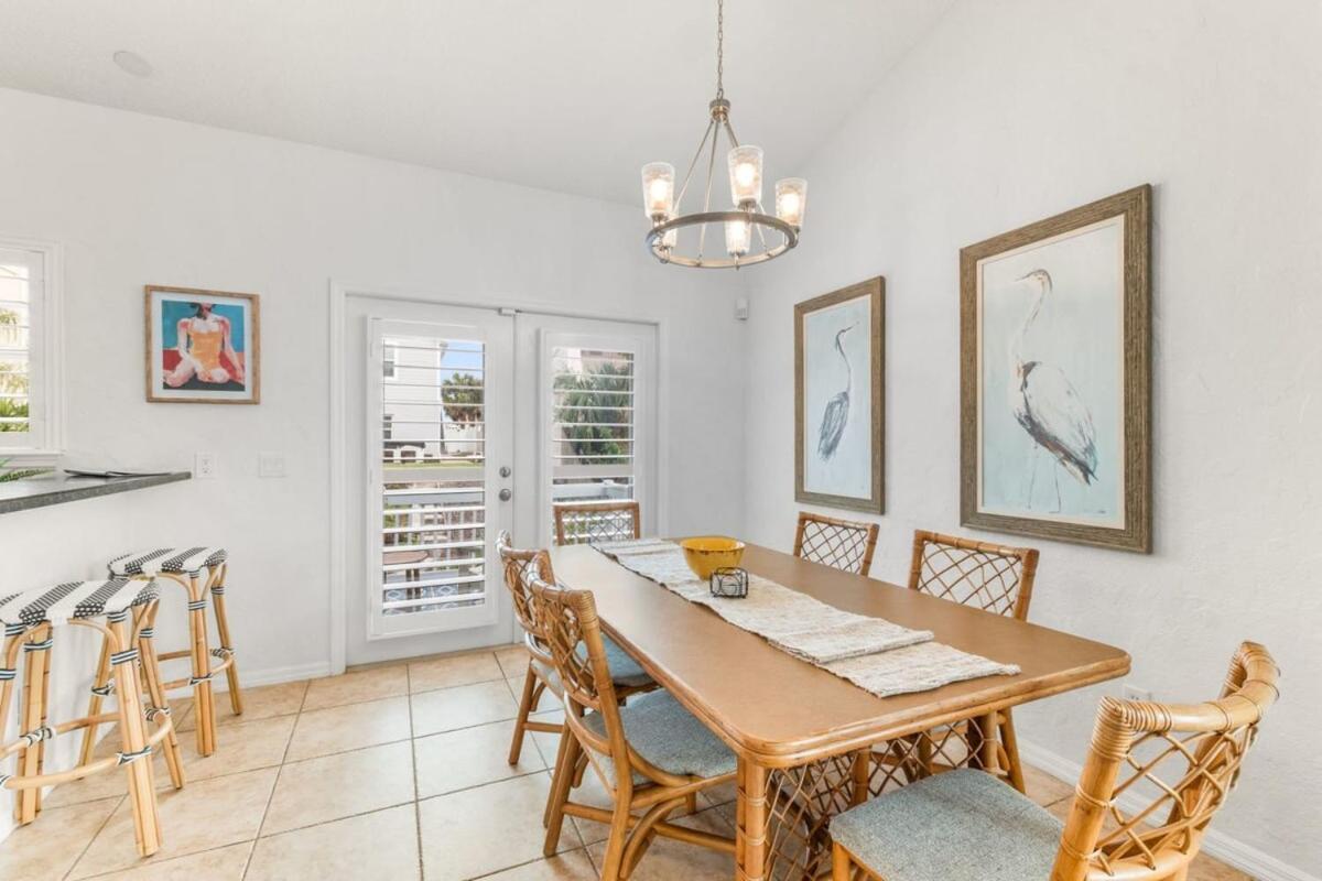 Holiday home 4br House, 2 Blocks From The *