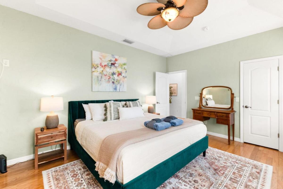 4br House, 2 Blocks From The Holiday home