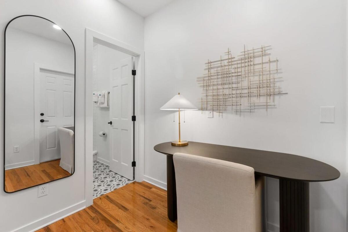 Uptown Loft - Bright - Modern - Walkable Apartment