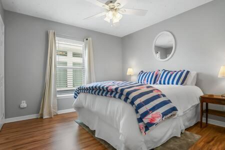 Casa Comares, Overlooks Lighthouse, Near Dt + Bch!