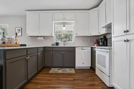 Holiday home Casa Comares, Overlooks Lighthouse, Near Dt + Bch!