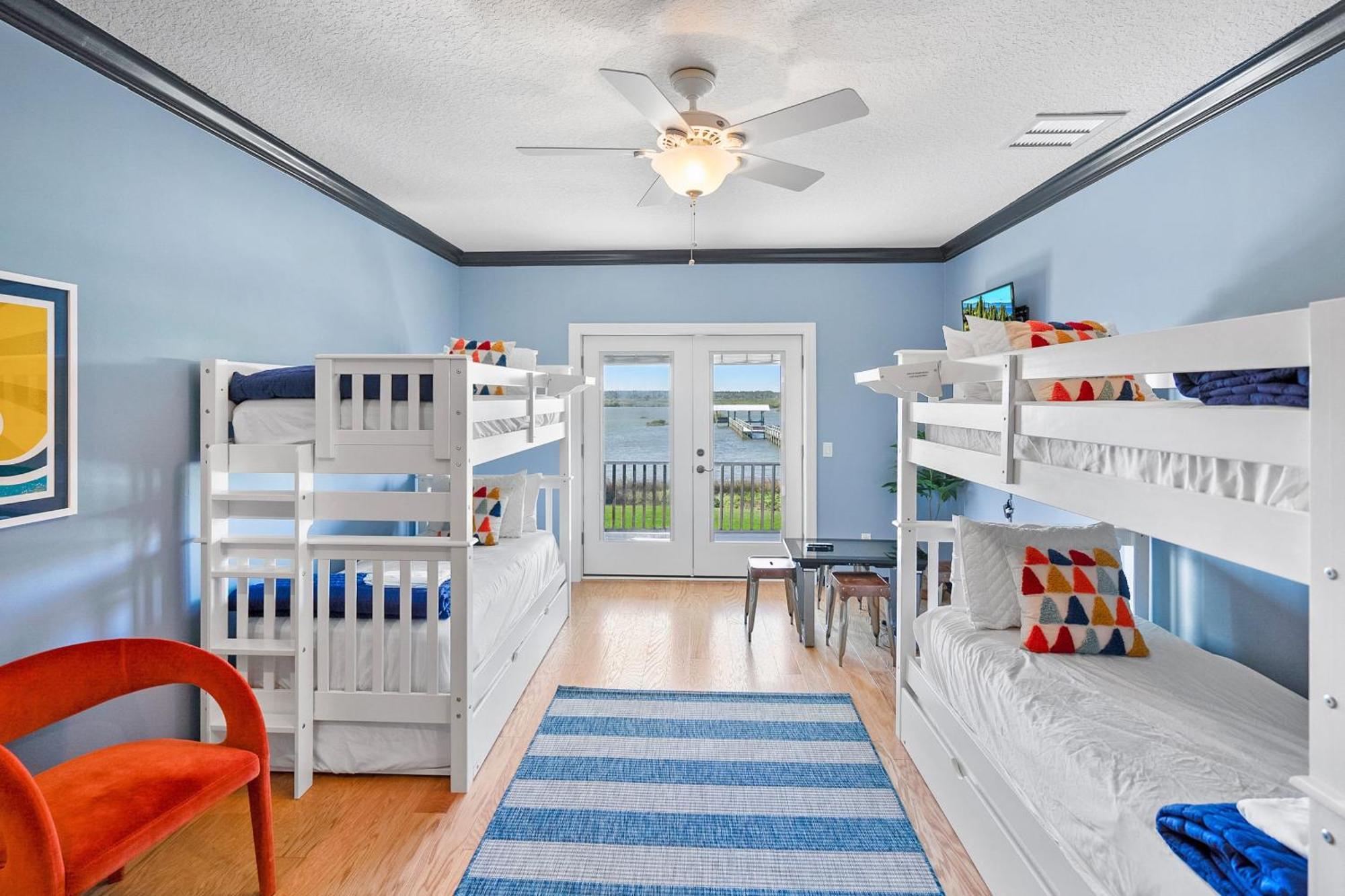Waterfront Vacation With Heated Pool Dock And Nearby