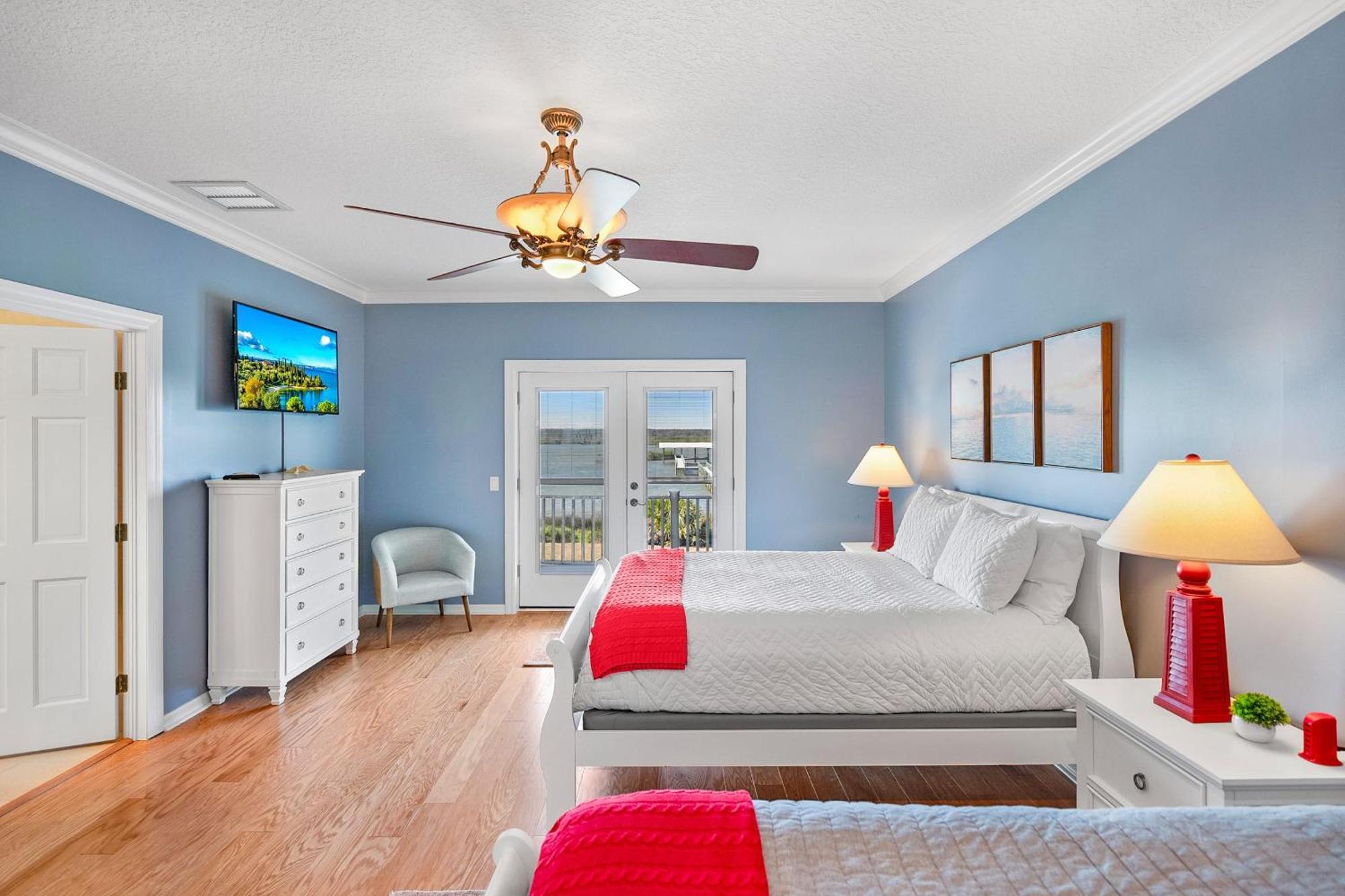 Waterfront Vacation With Heated Pool Dock And Nearby St. Augustine