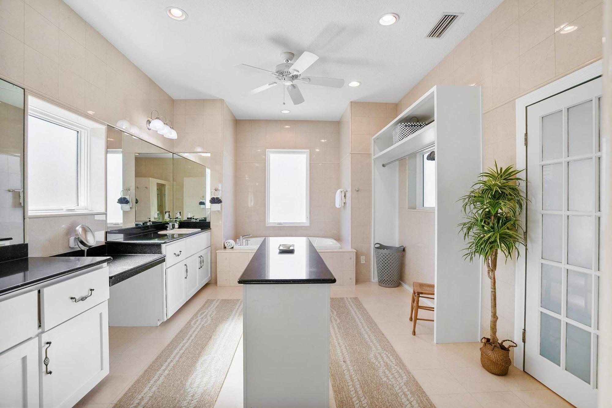 Holiday home Waterfront Vacation With Heated Pool Dock And Nearby