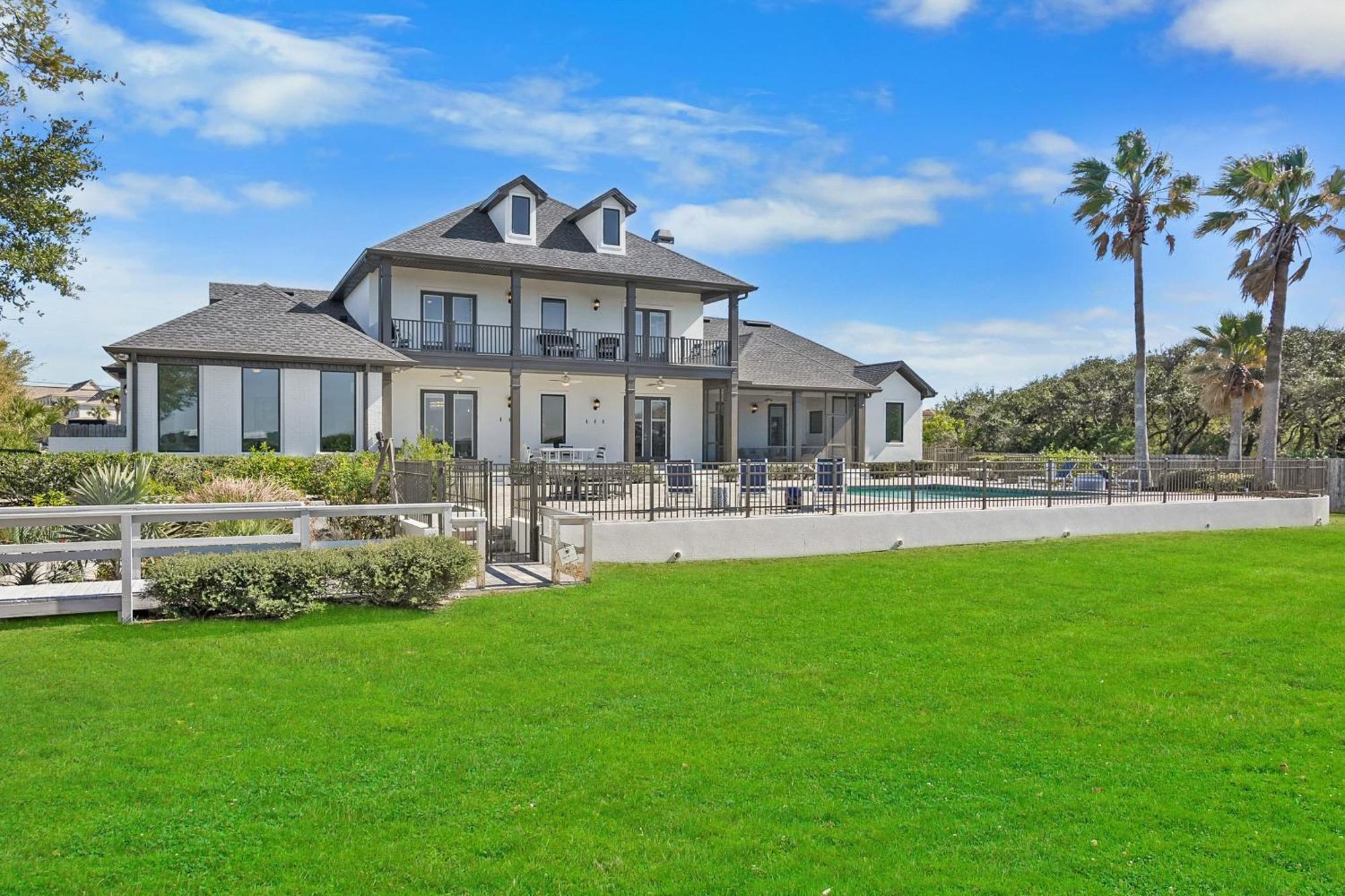 Holiday home Waterfront Vacation With Heated Pool Dock And Nearby *