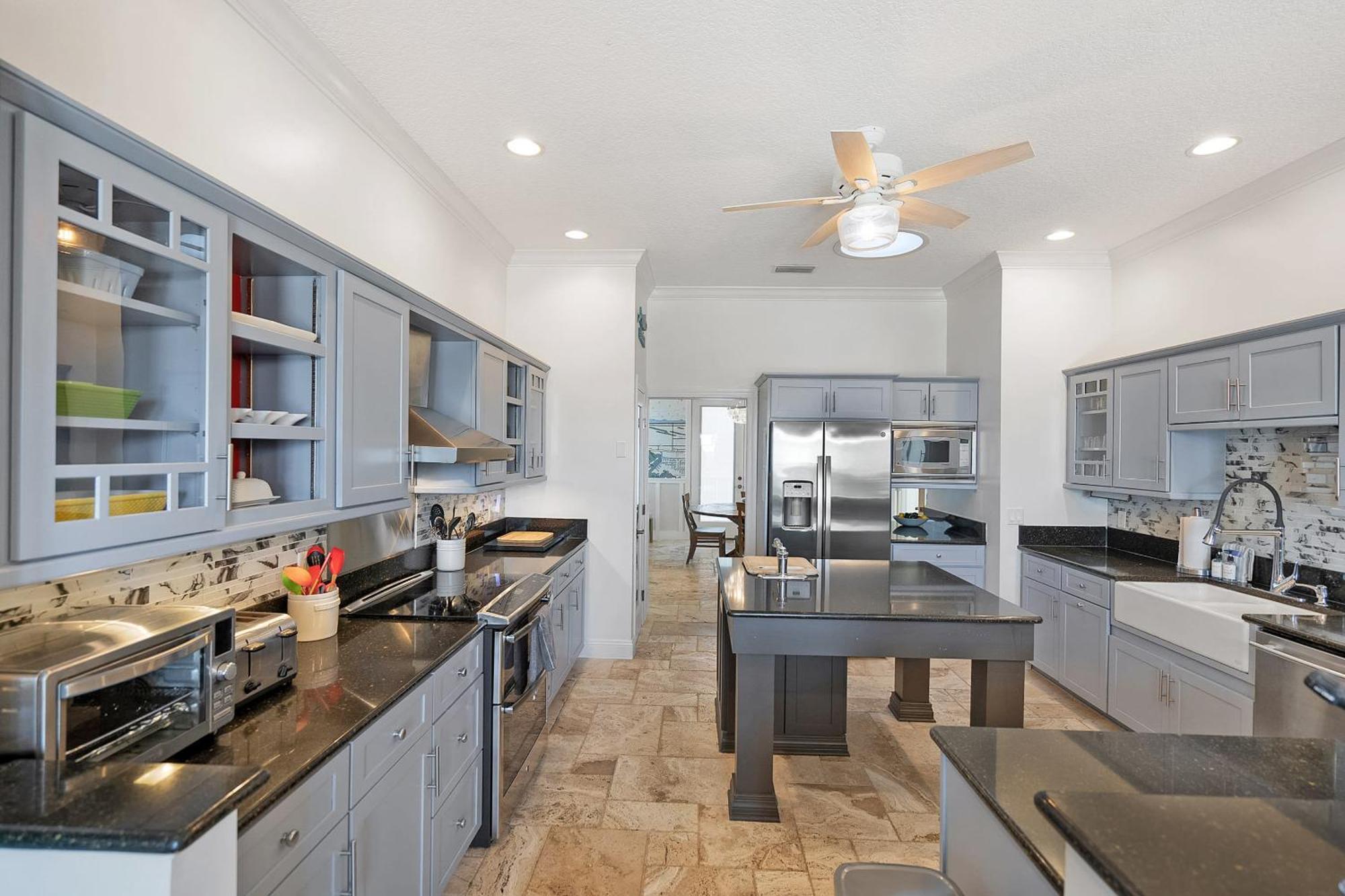 Waterfront Vacation With Heated Pool Dock And Nearby