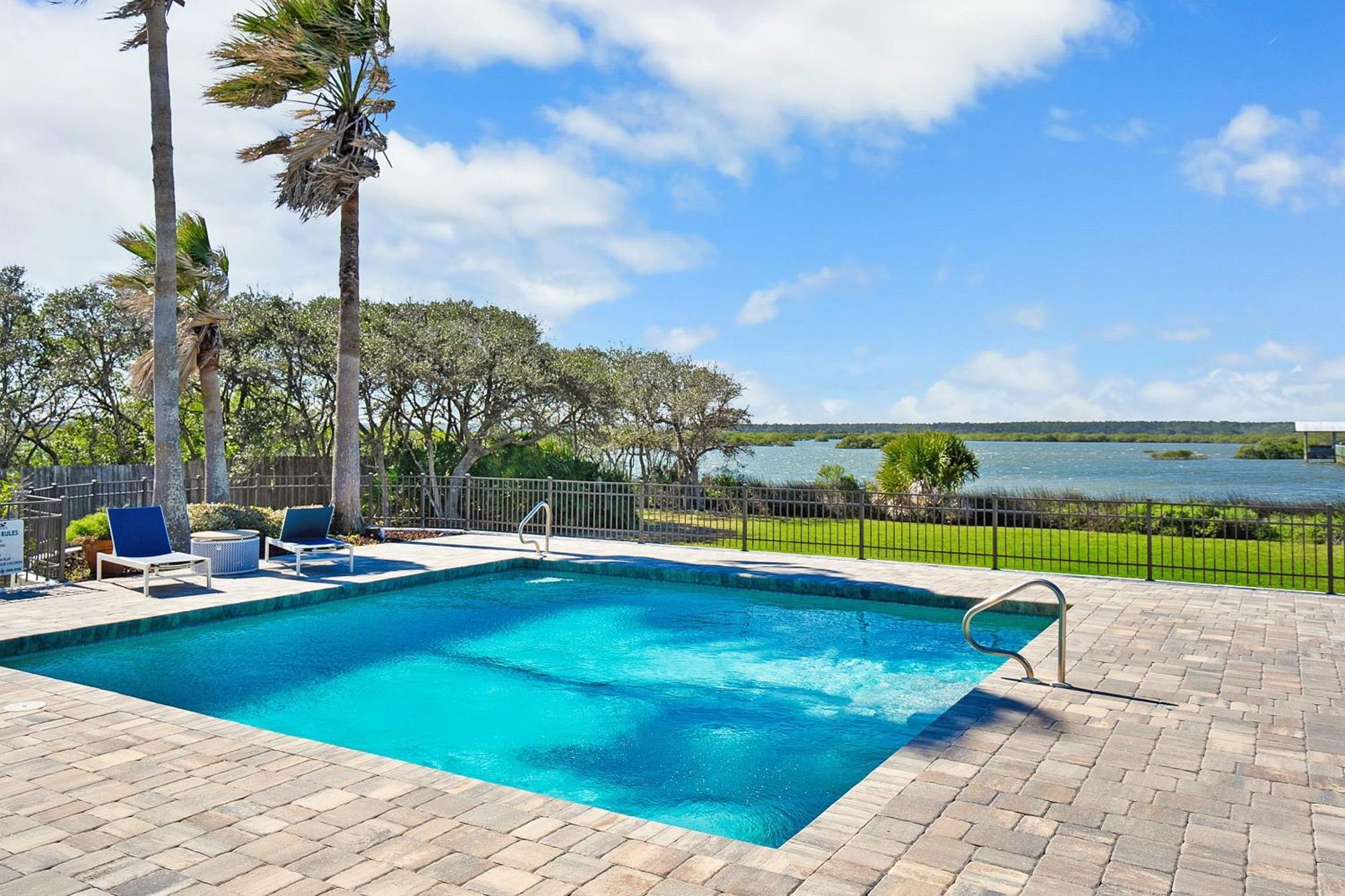 Waterfront Vacation With Heated Pool Dock And Nearby