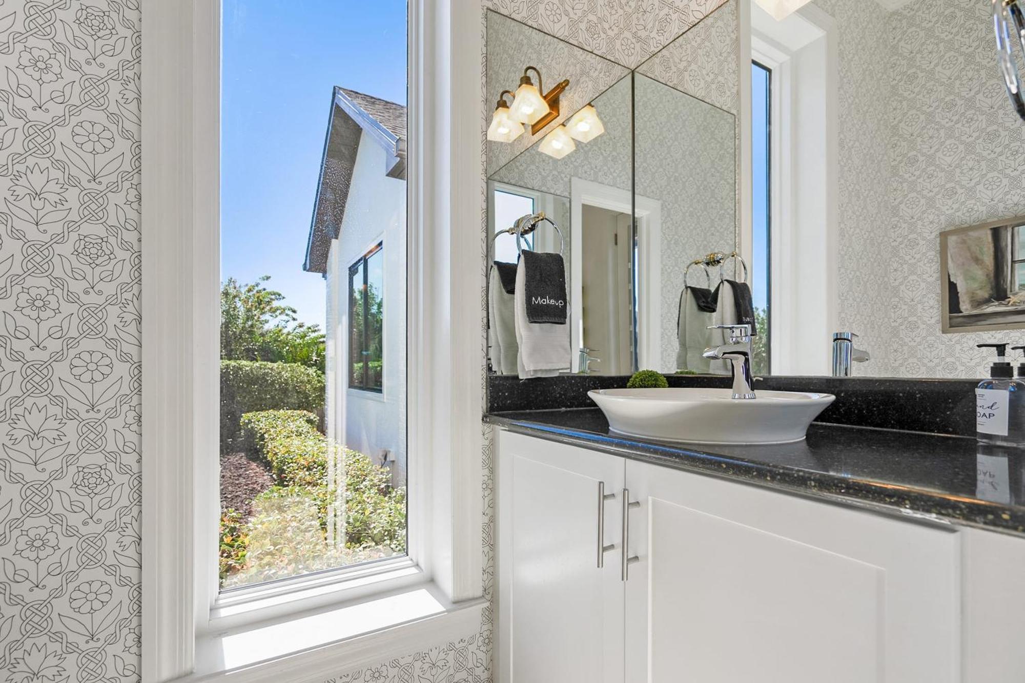 Waterfront Vacation With Heated Pool Dock And Nearby *