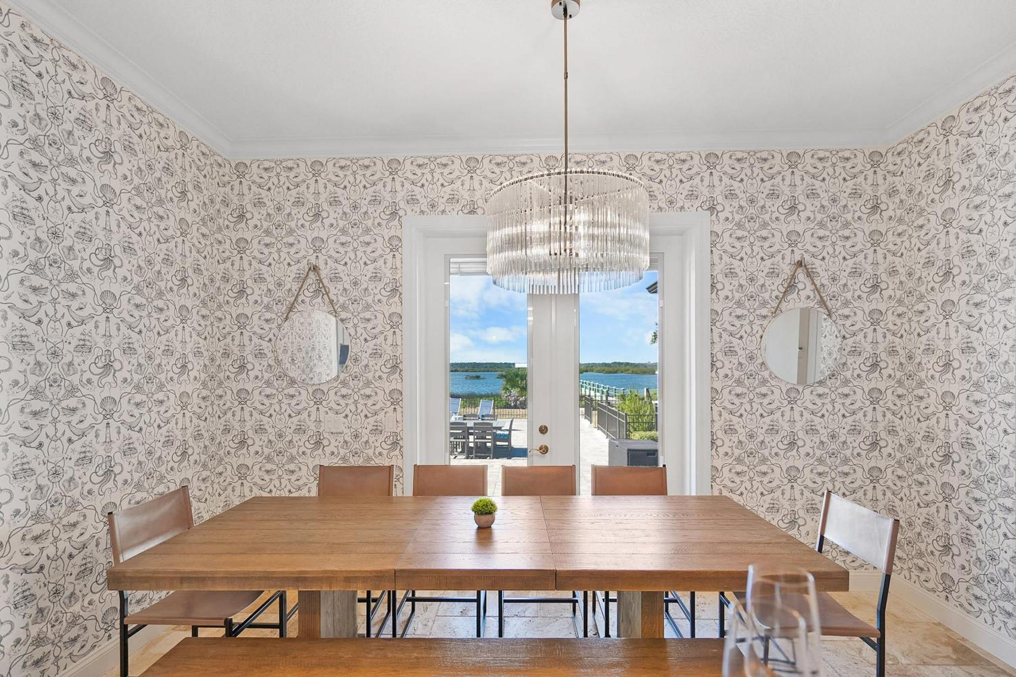 Waterfront Vacation With Heated Pool Dock And Nearby Holiday home