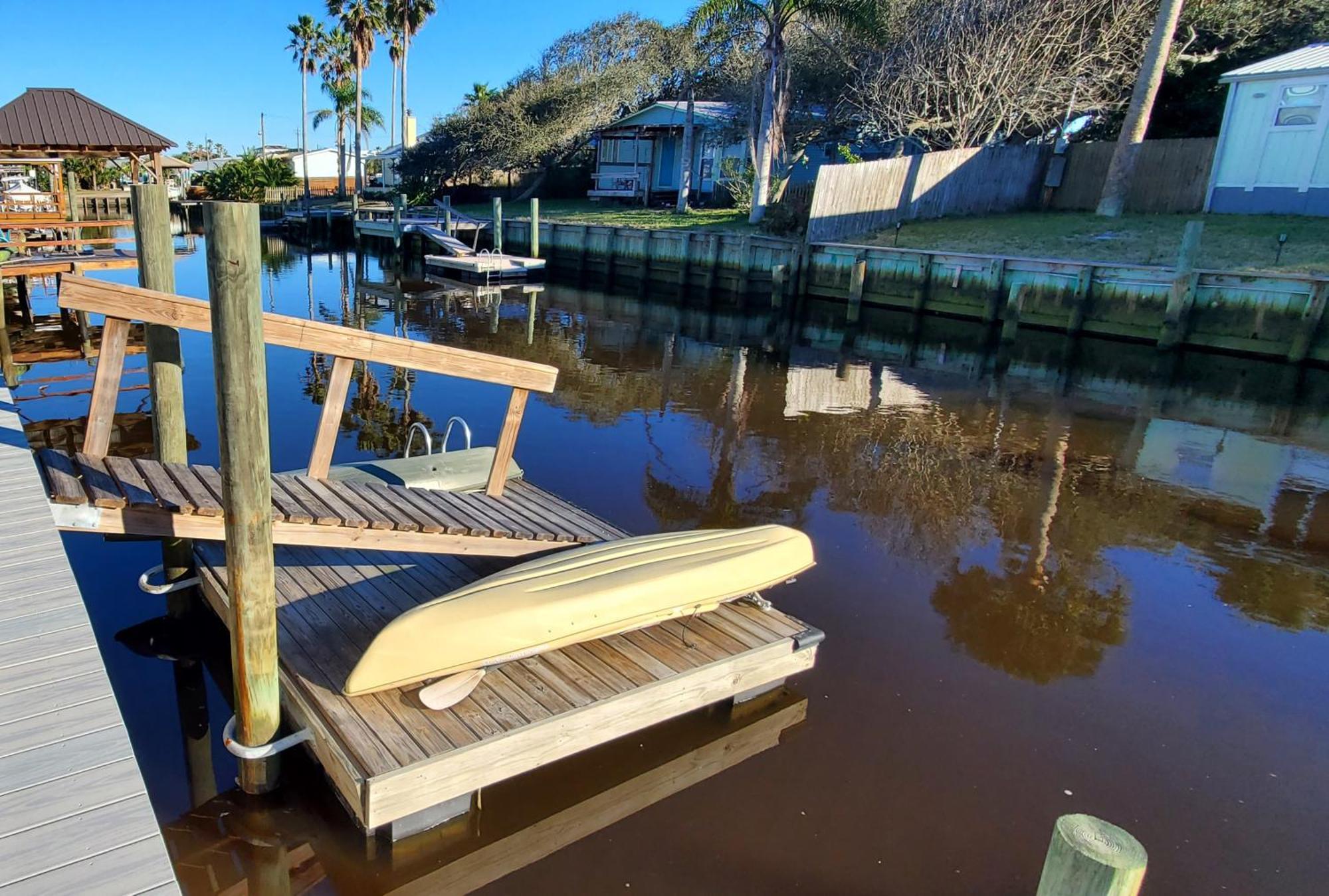 Waterfront With Private Dock, Walk To Casa de férias
