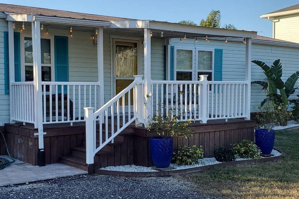 Waterfront With Private Dock, Walk To Casa de férias