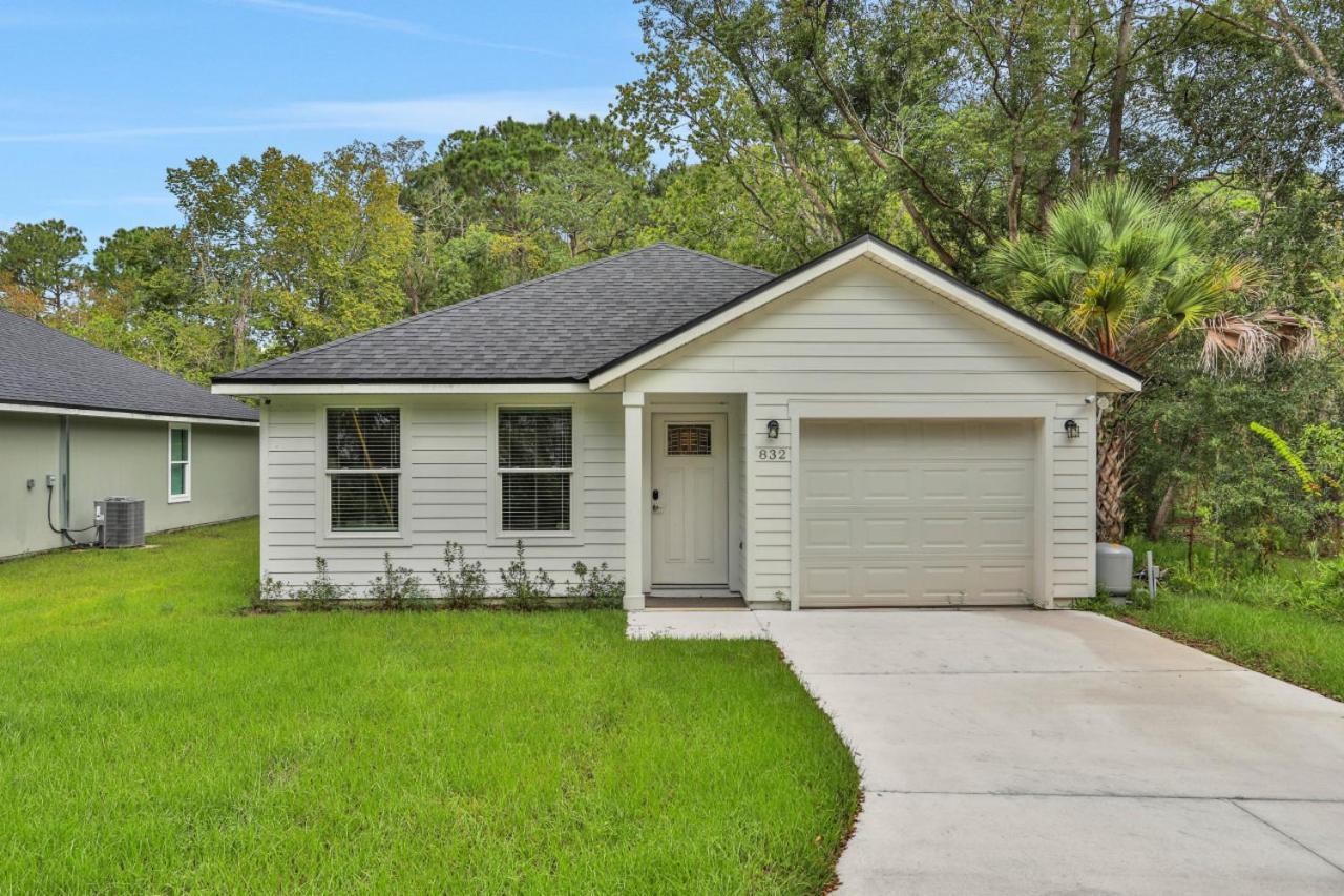 Charming Oasis Near Downtown And Holiday home *