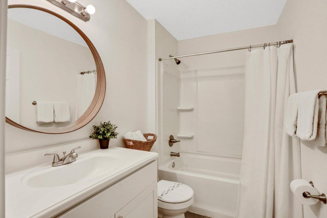 Charming Oasis Near Downtown And Holiday home *