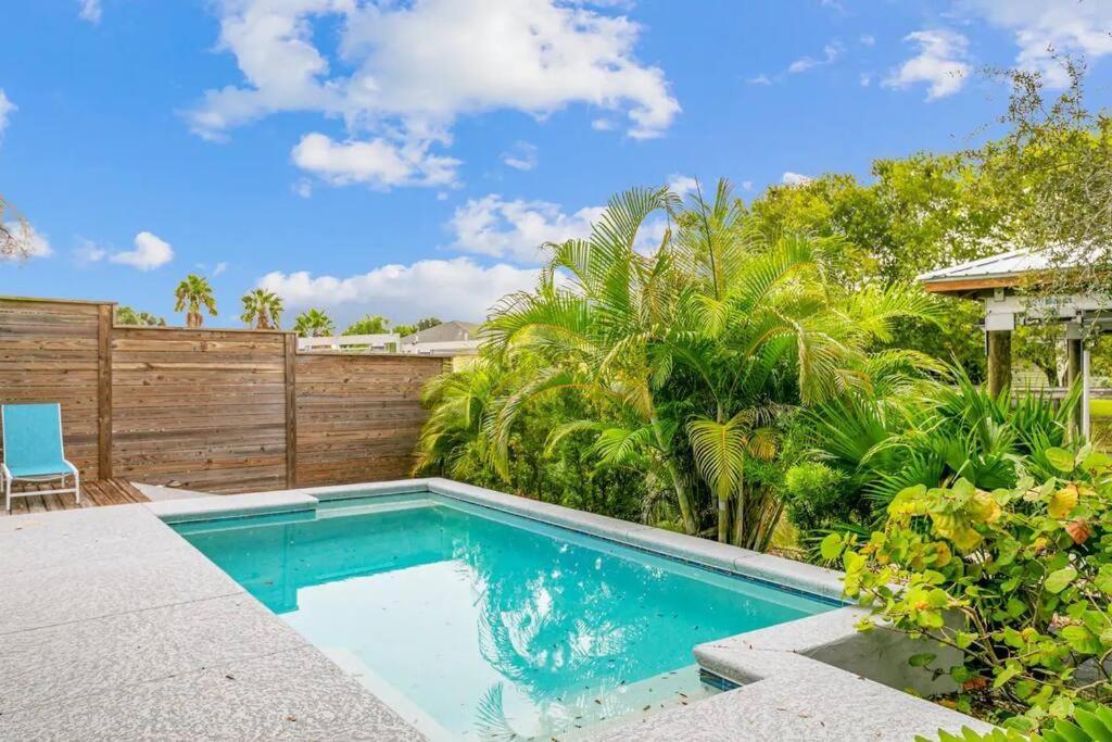 Swim & Dock In Style: Art Deco Escape Holiday home