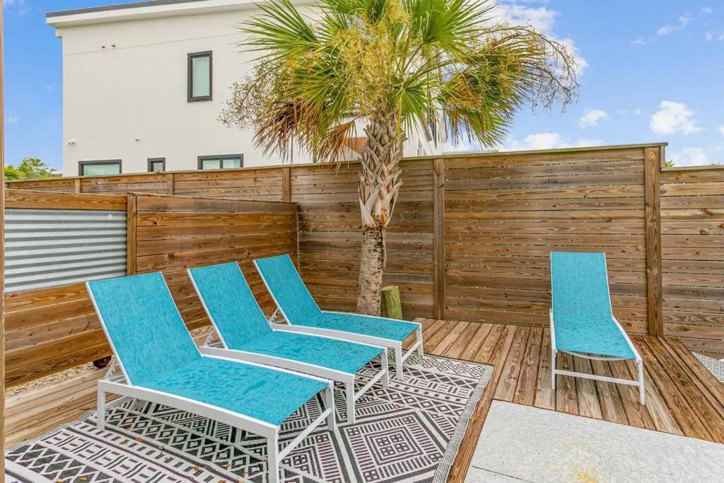 Holiday home Swim & Dock In Style: Art Deco Escape *