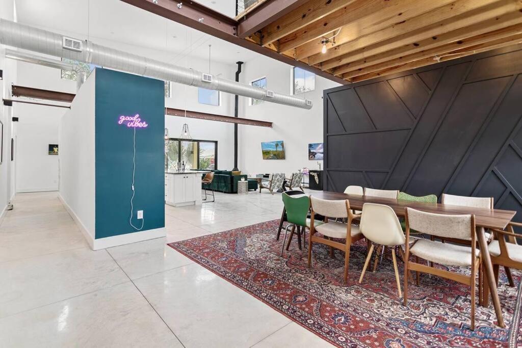 Swim & Dock In Style: Art Deco Escape Holiday home