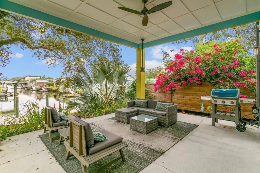 Holiday home Swim & Dock In Style: Art Deco Escape