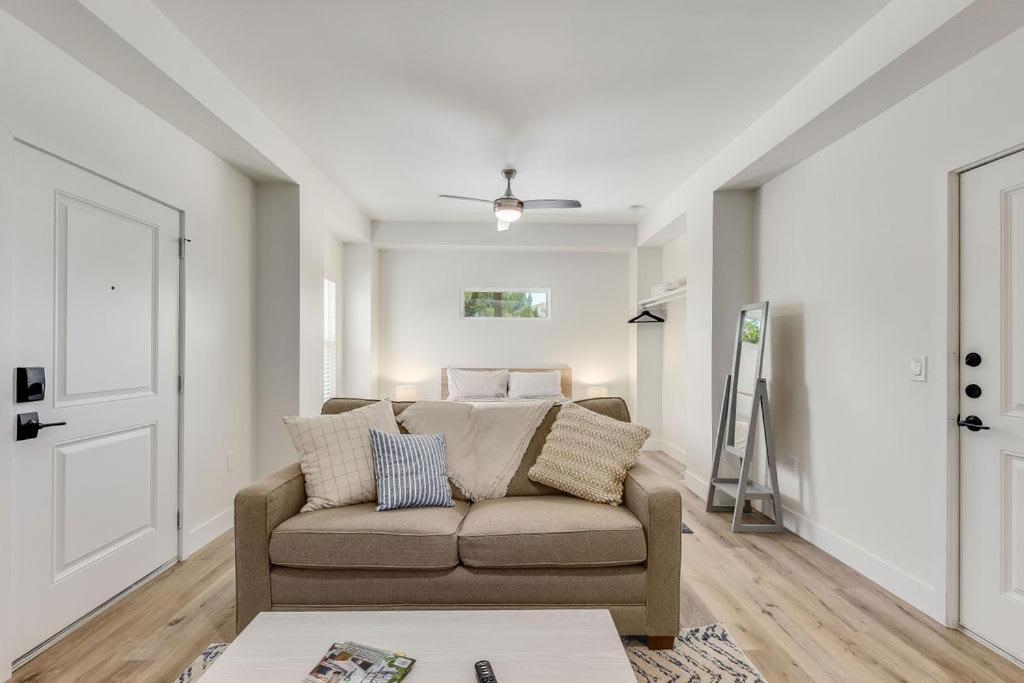 Bright New House With In- Law -- 2 Blocks To Beach!
