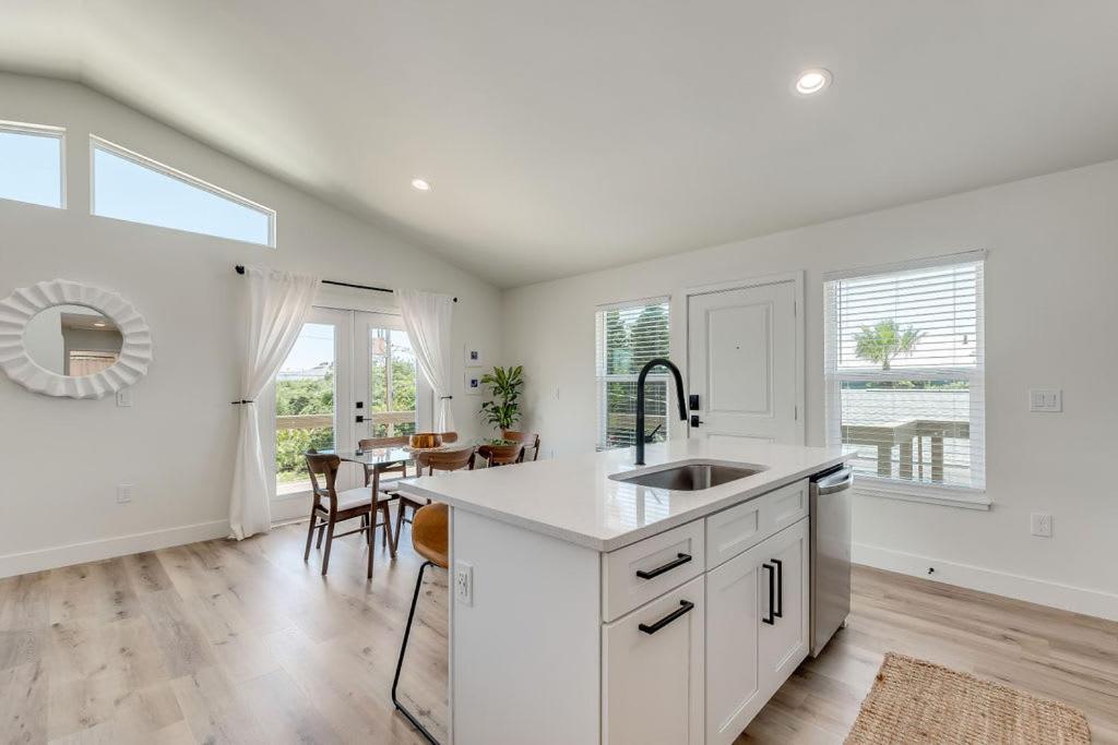 Bright New House With In- Law -- 2 Blocks To Beach! St. Augustine