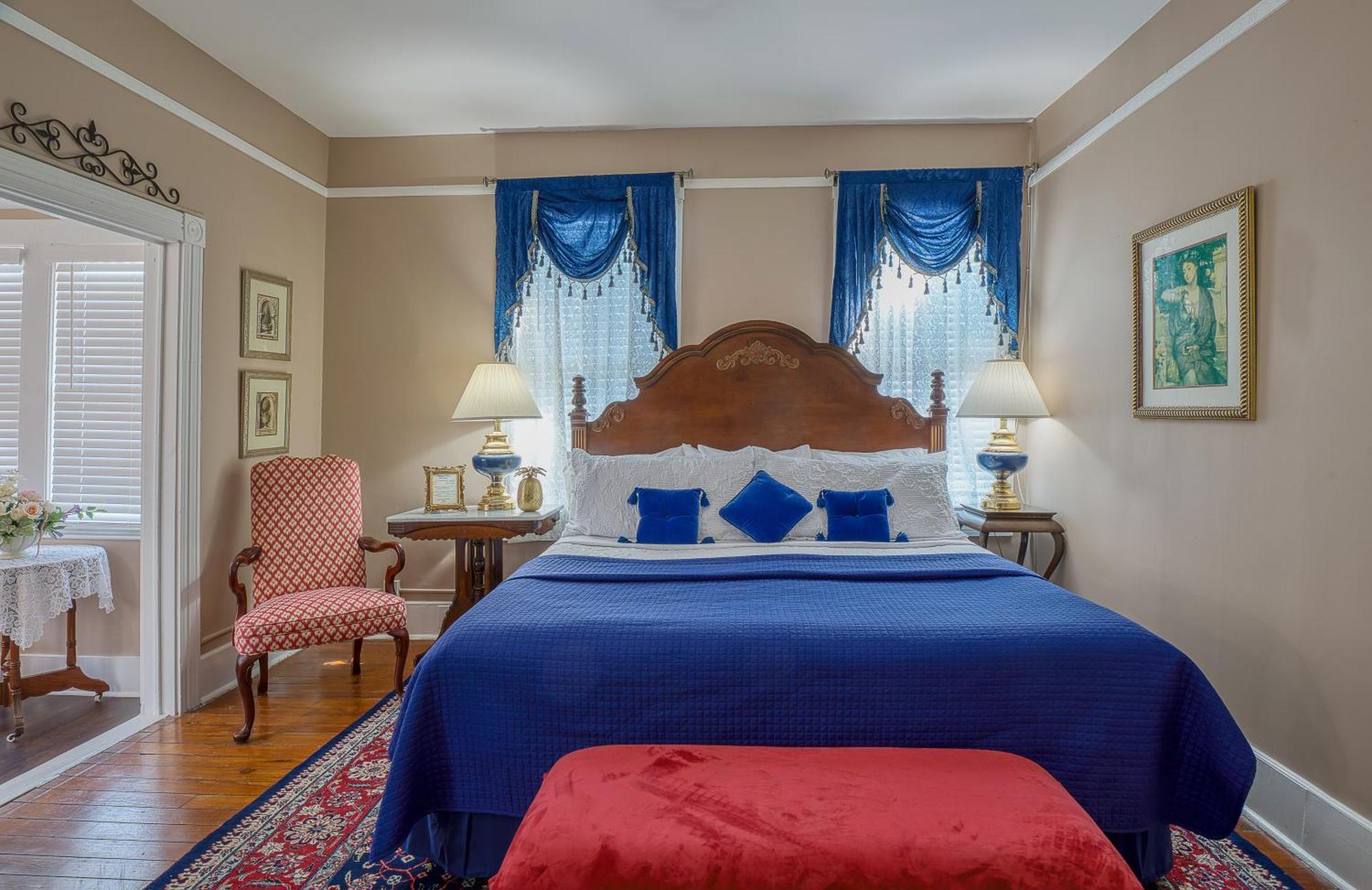 Victorian House Bed & Breakfast 3*