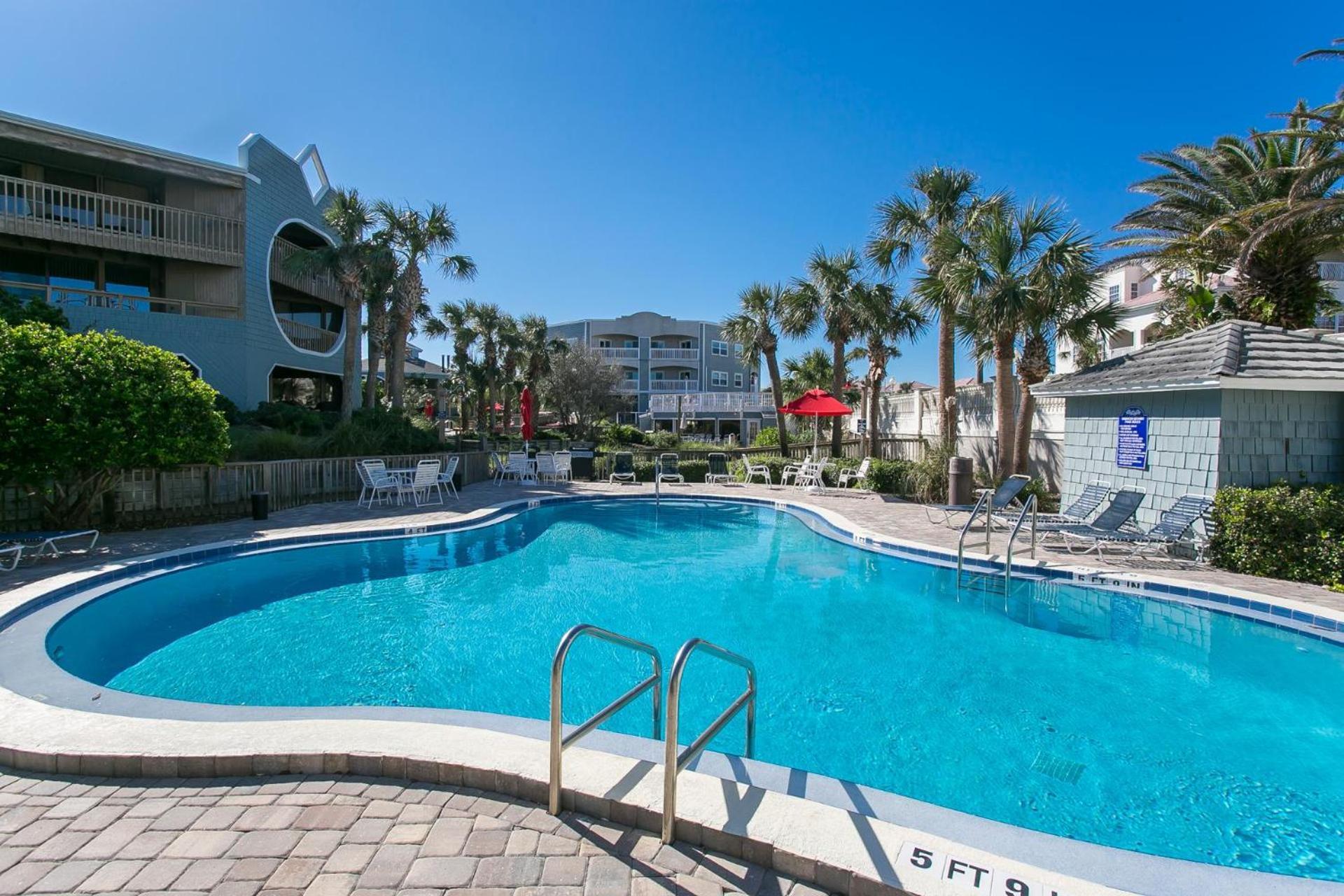 Hibiscus E204 2/2 Free Activities! & Oceanfront Wifi 3 Pools Holiday home *