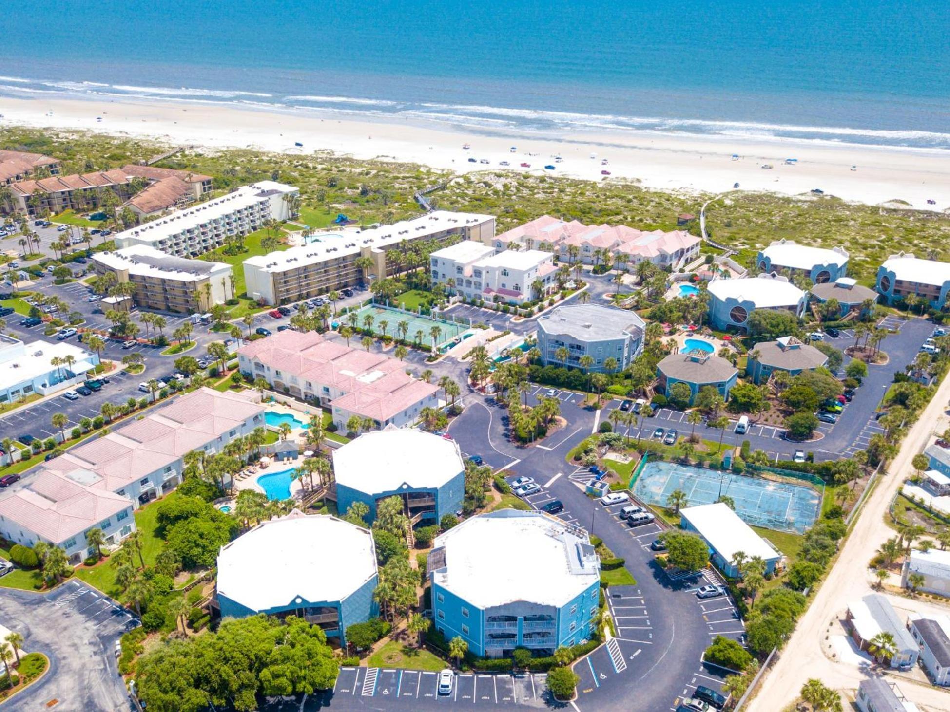 Holiday home Hibiscus E204 2/2 Free Activities! & Oceanfront Wifi 3 Pools