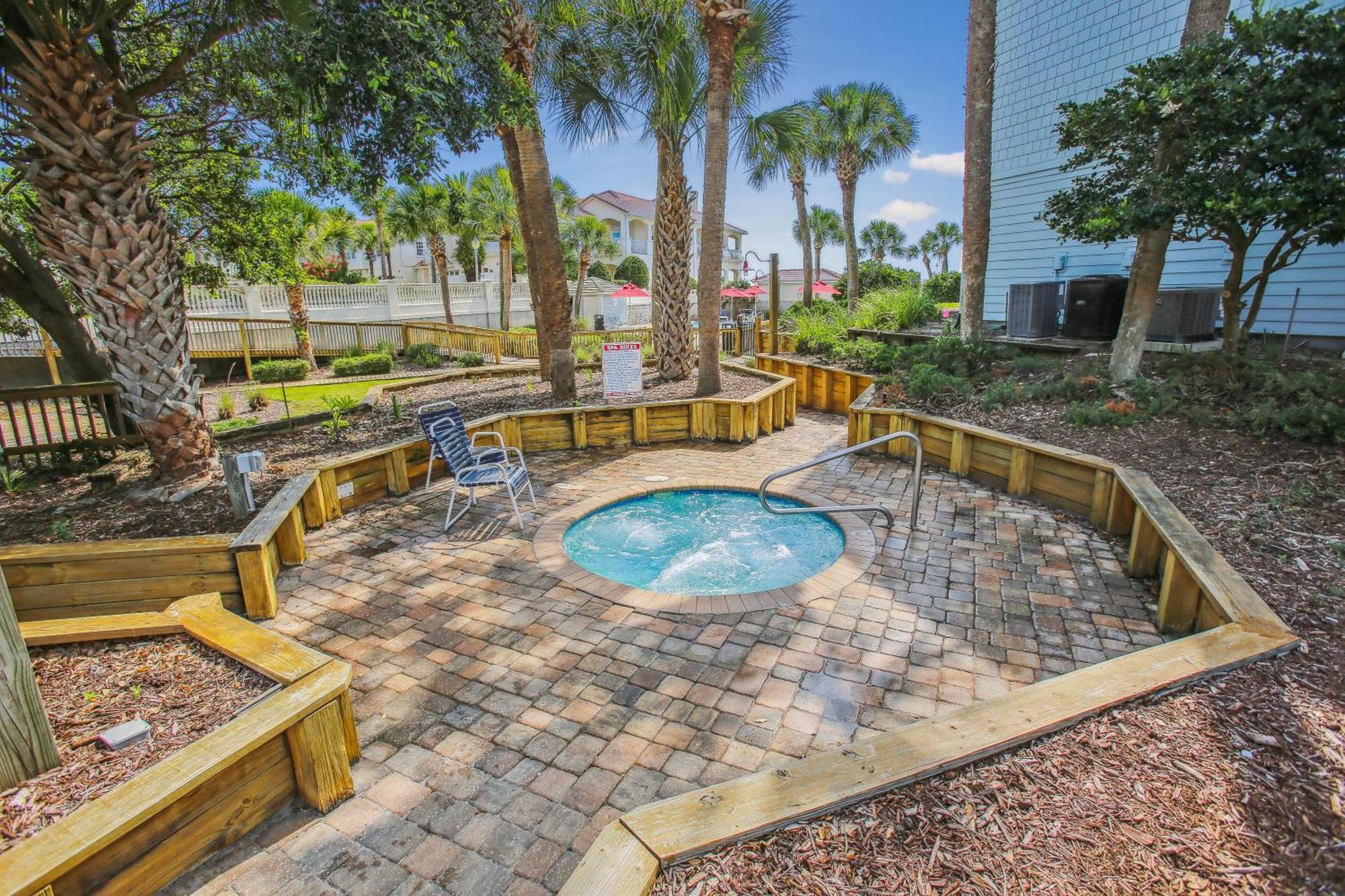 Holiday home Hibiscus E204 2/2 Free Activities! & Oceanfront Wifi 3 Pools