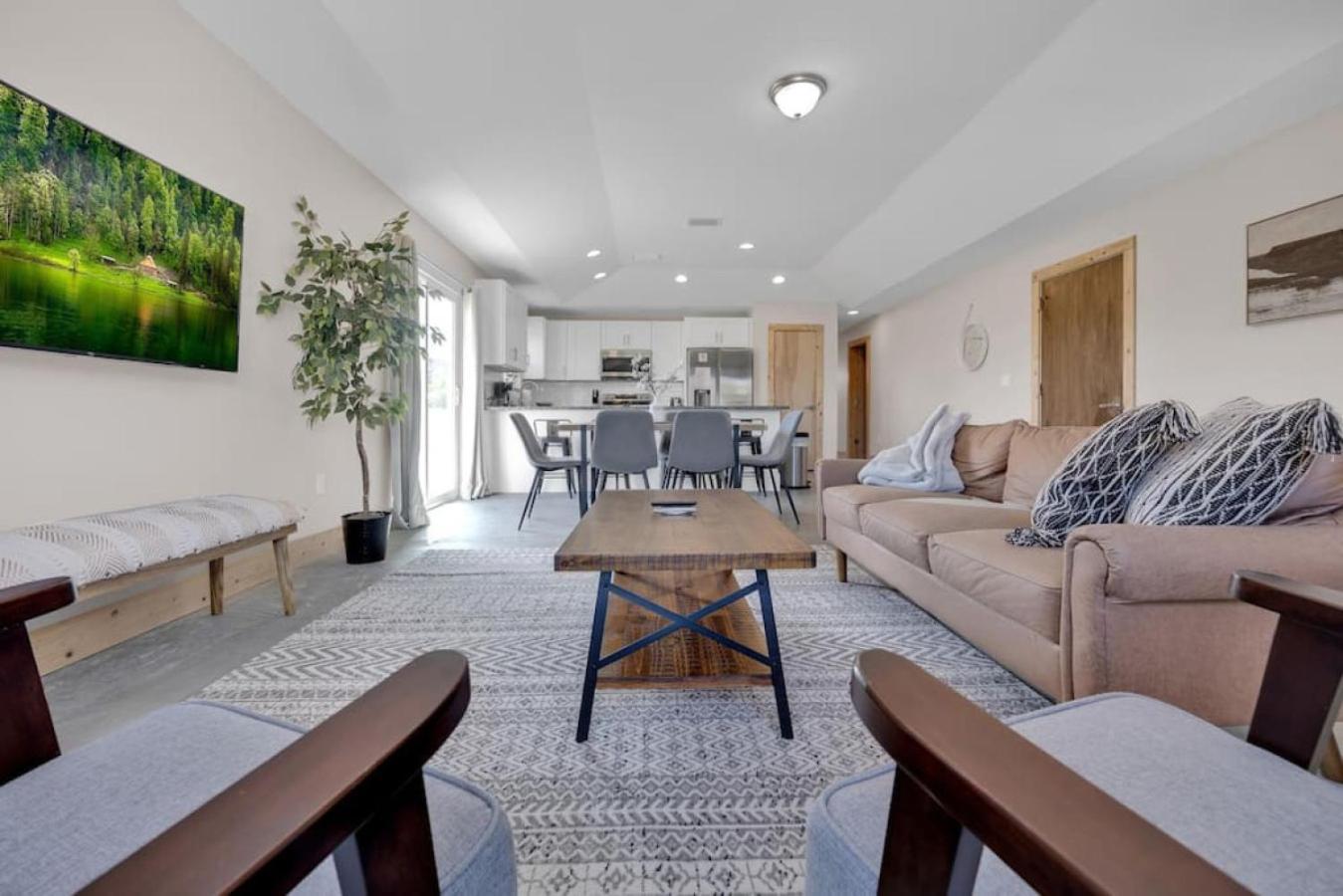 Butler Bliss Modern Vacation Holiday home *